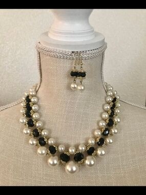 Elegant Pearl and Black Crystal Statement Necklace with Matching Earrings